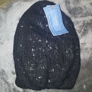 Vera Wang beanie hat. Black knitting over silver